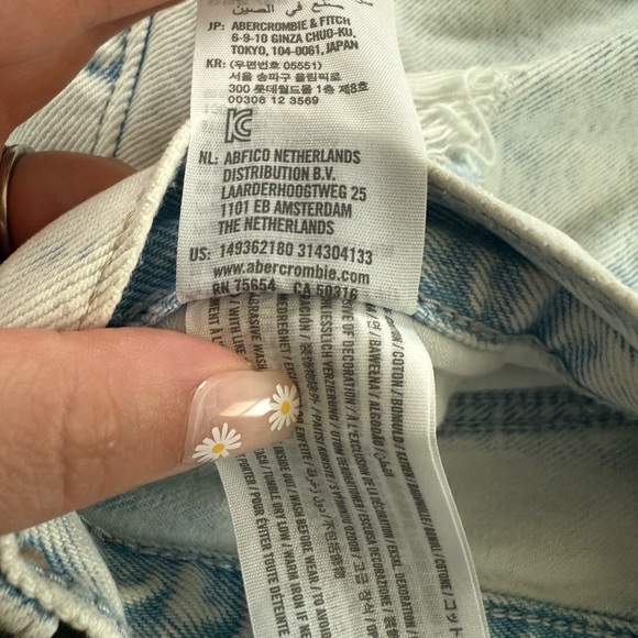 EUC Abercrombie and Fitch Annie High Rise Distressed Denim Women Shorts - Picture 5 of 9
